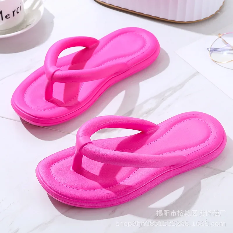 

New Korean Style Fashion Flat Heels Clip Toe Cut-outs Women Beach Flip-flops Ladies Jelly Shoes Flip Flops