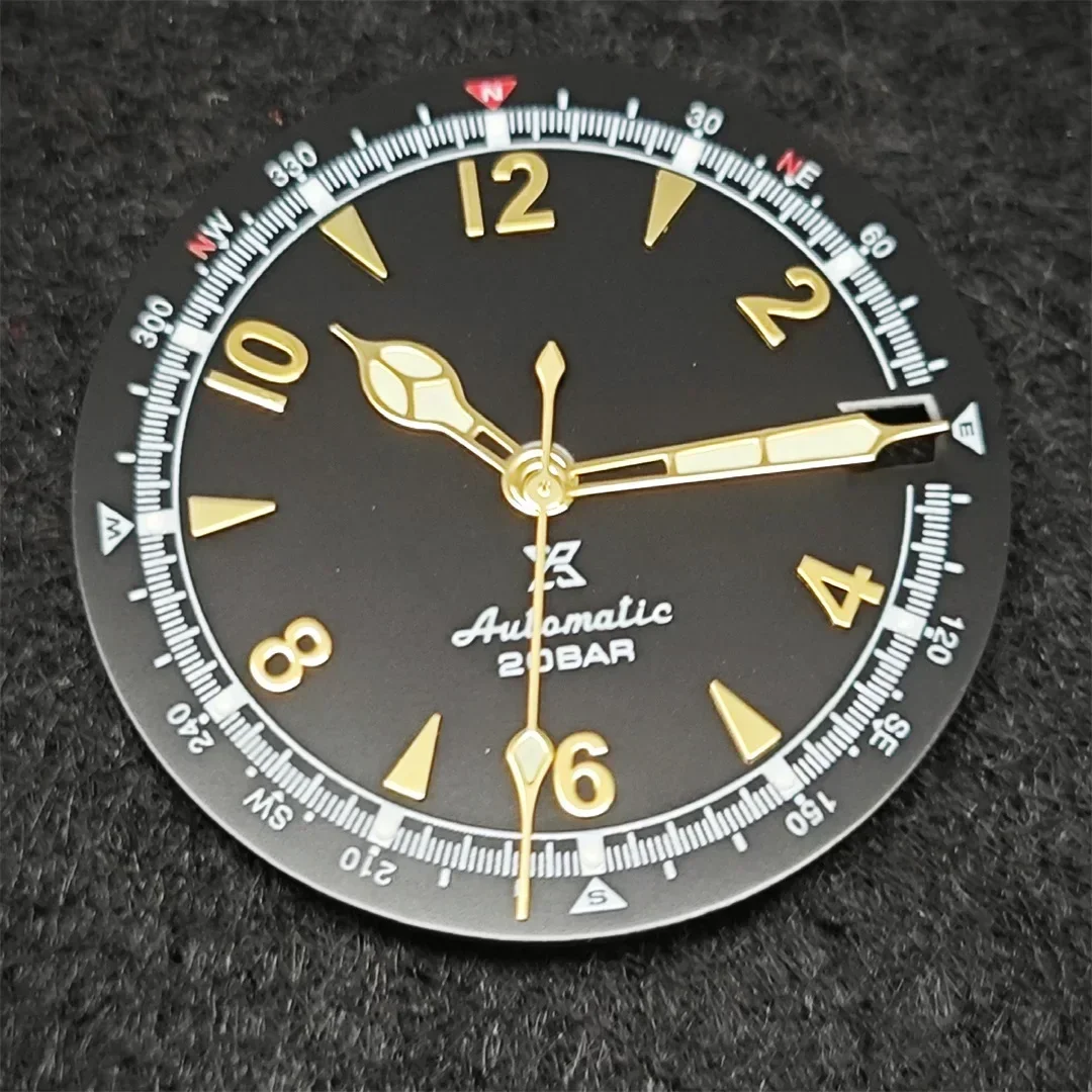 28.5 ملم NH35 ساعة بقرص ساعة يد باللون الأخضر/الأسود مع أداة إكسسوارات وجوه ساعة مضيئة باللون الأخضر لحركة NH35 / 4R35