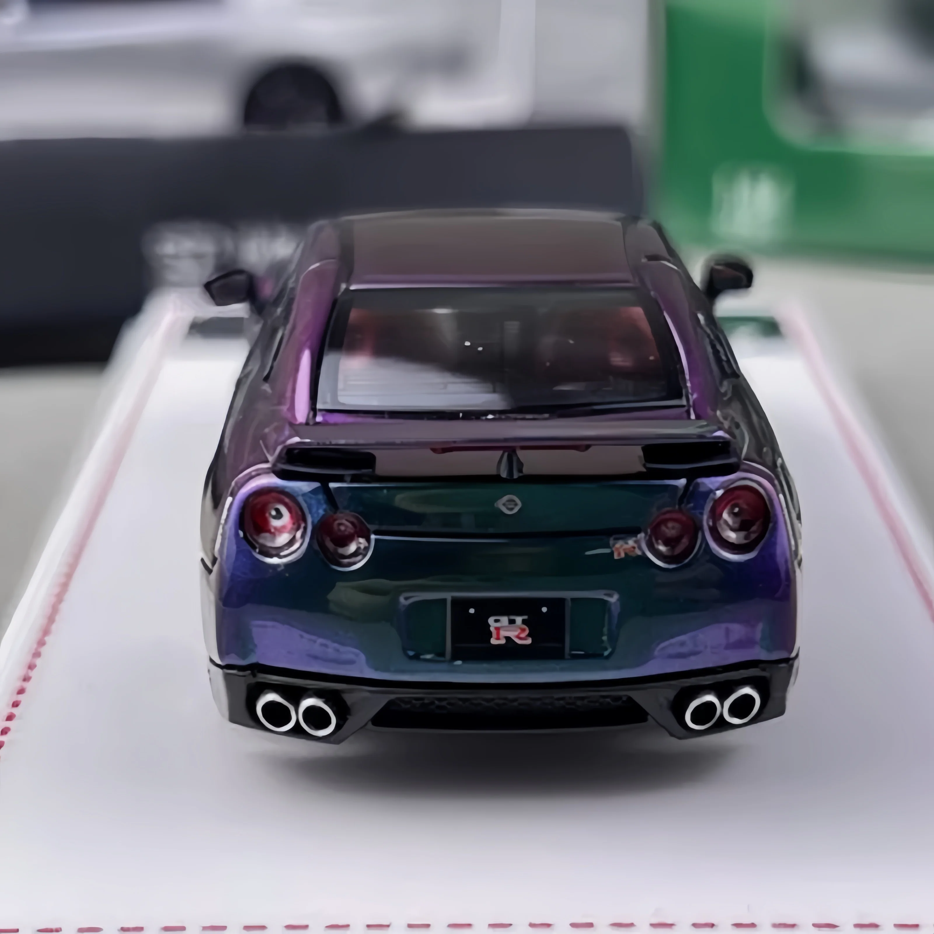 FH 1:64 Nissan GTR R35 original front cover can be opened silver color purple alloy car model