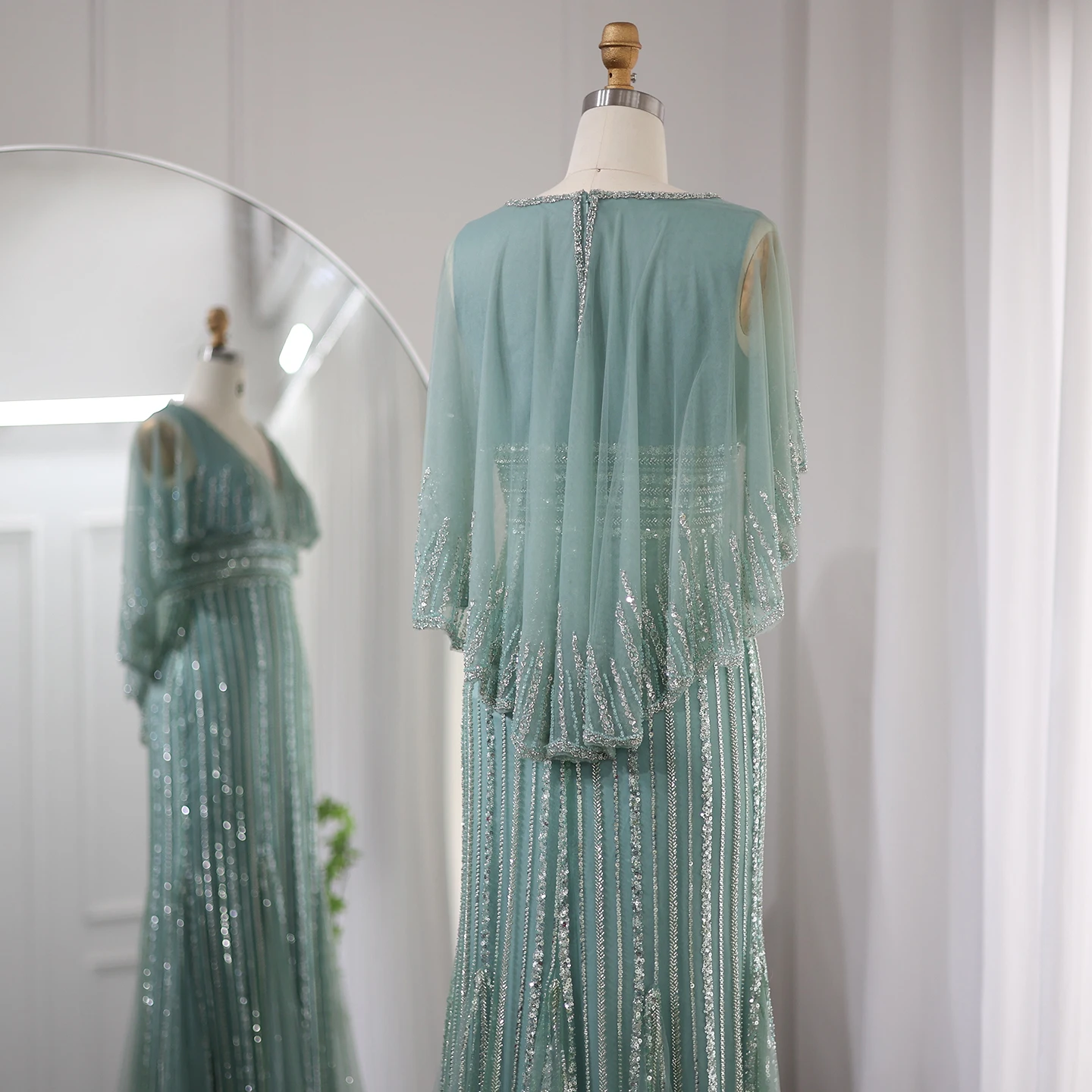 Sharon Said Dubai Luxuriöse Salbeigrüne Meerjungfrauen-Abendkleider mit Cape, V-Ausschnitt, Arabisch, für Hochzeitsfeier, SS284, Maßanfertigung – Detail 10