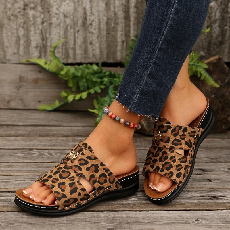 2026 Sommer neue modische Leopardenmuster-Design lässige Sandalen im Freien rutschfeste verschleißfeste bequeme Sandalen