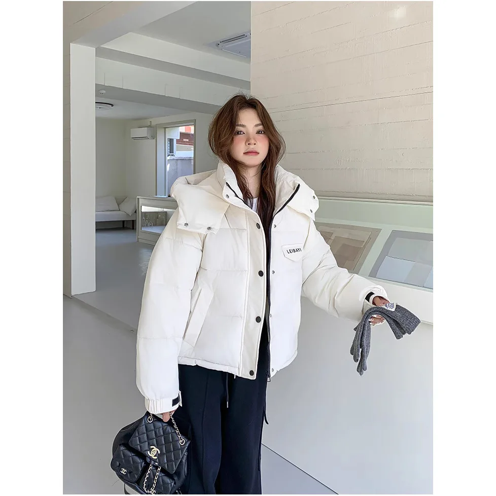

2025 Winter New Fashionable Cold-proof Hooded Puffer Jacket for Petite Women in European Style Short Down Cotton Jacket
