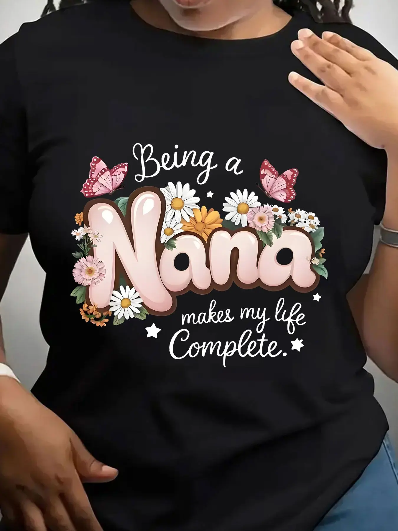 Women's Trendy Crew Neck T-Shirt Being a Nana Makes Life Complete Suitable for Casual Sportswear