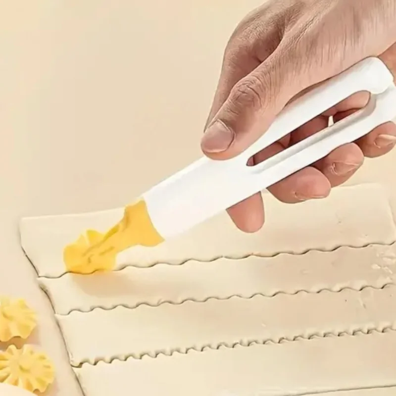 Fancy Pastry Roller Cutter Wheel Baking Cake Dough Slicing Tool Kitchen Pastry Scorer Decorating Knife Home Use Easy