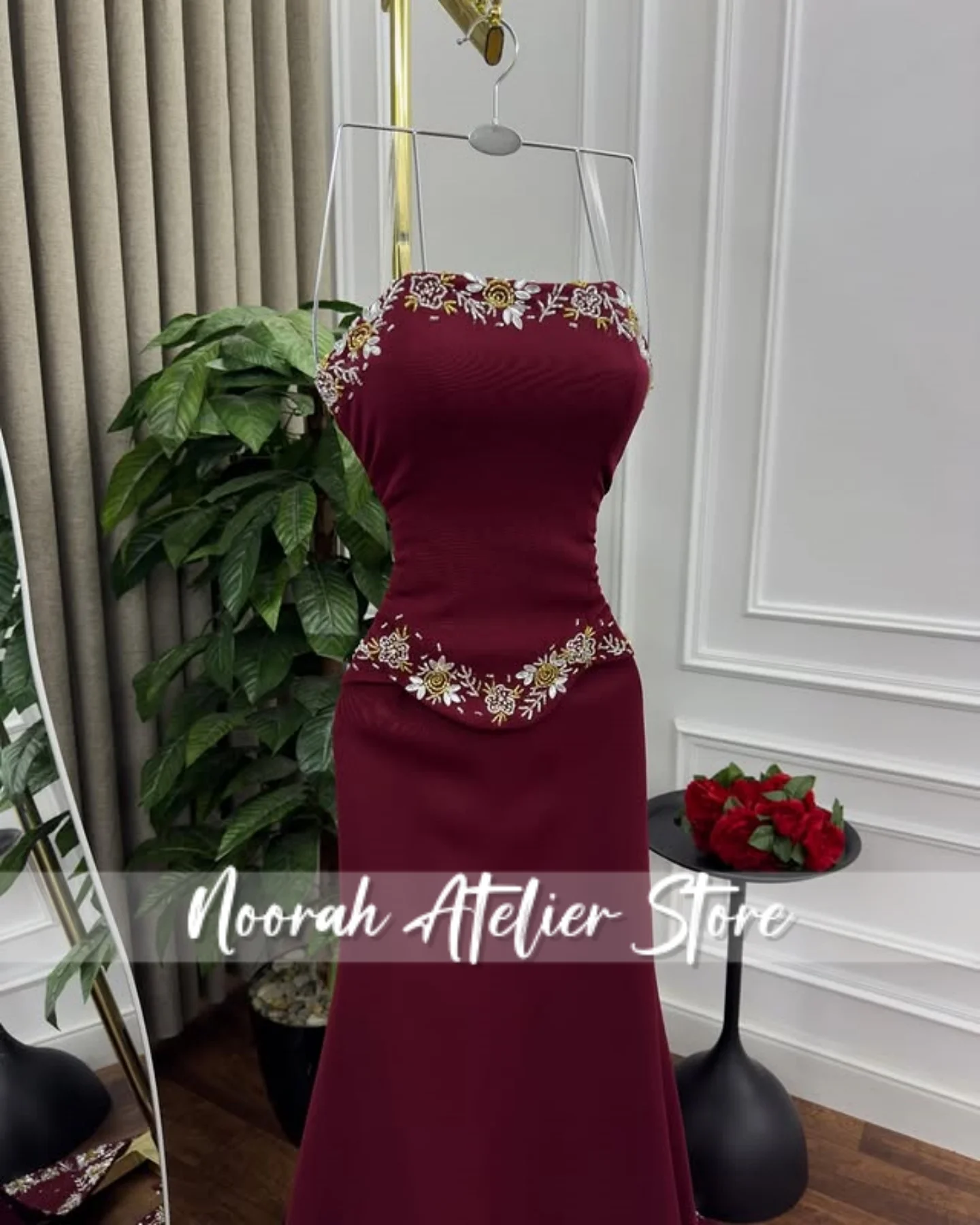 Maßgeschneiderte burgunderrote trägerlose Dubai-Abendkleider 2025, Applikationen, Brautkleider, Abschlussballkleid, فسات Mustaة Formelle Kleidung