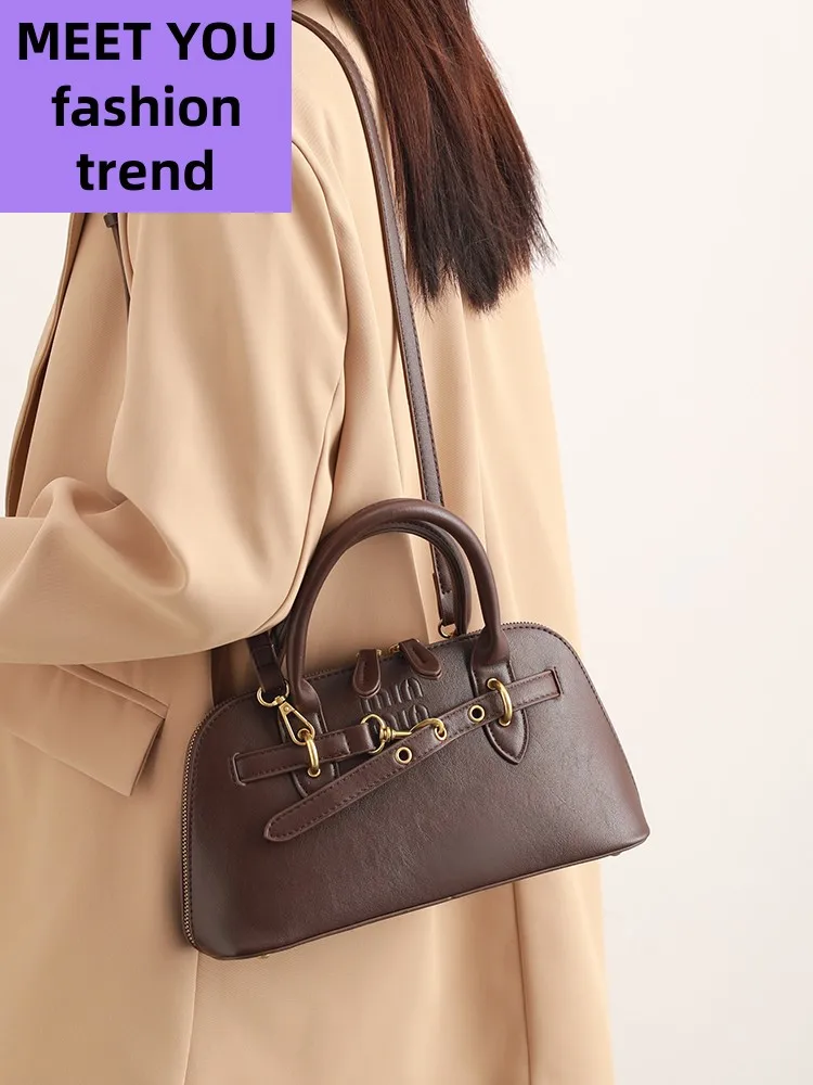 

Luxury designer shell bag female 2025 spring and summer all-match niche portable bowling bag commuter shoulder bag messenger bag