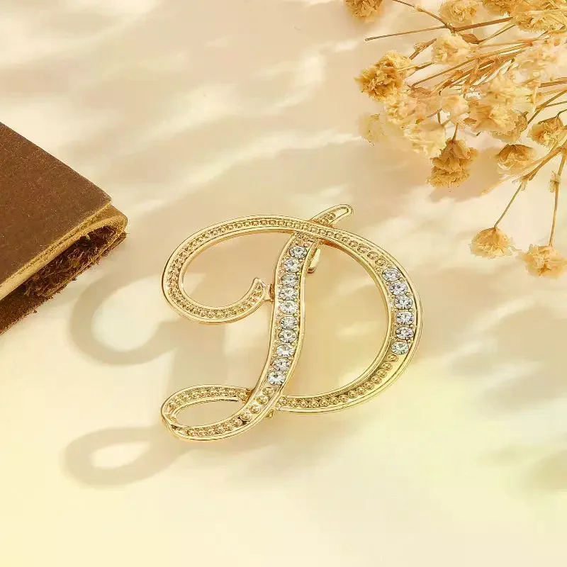 المرأة A-Z رسالة بروش الراين كريستال الذهب اللون الإنجليزية الأبجدية دبابيس معدنية لطيف بروش مجوهرات اكسسوارات هدية