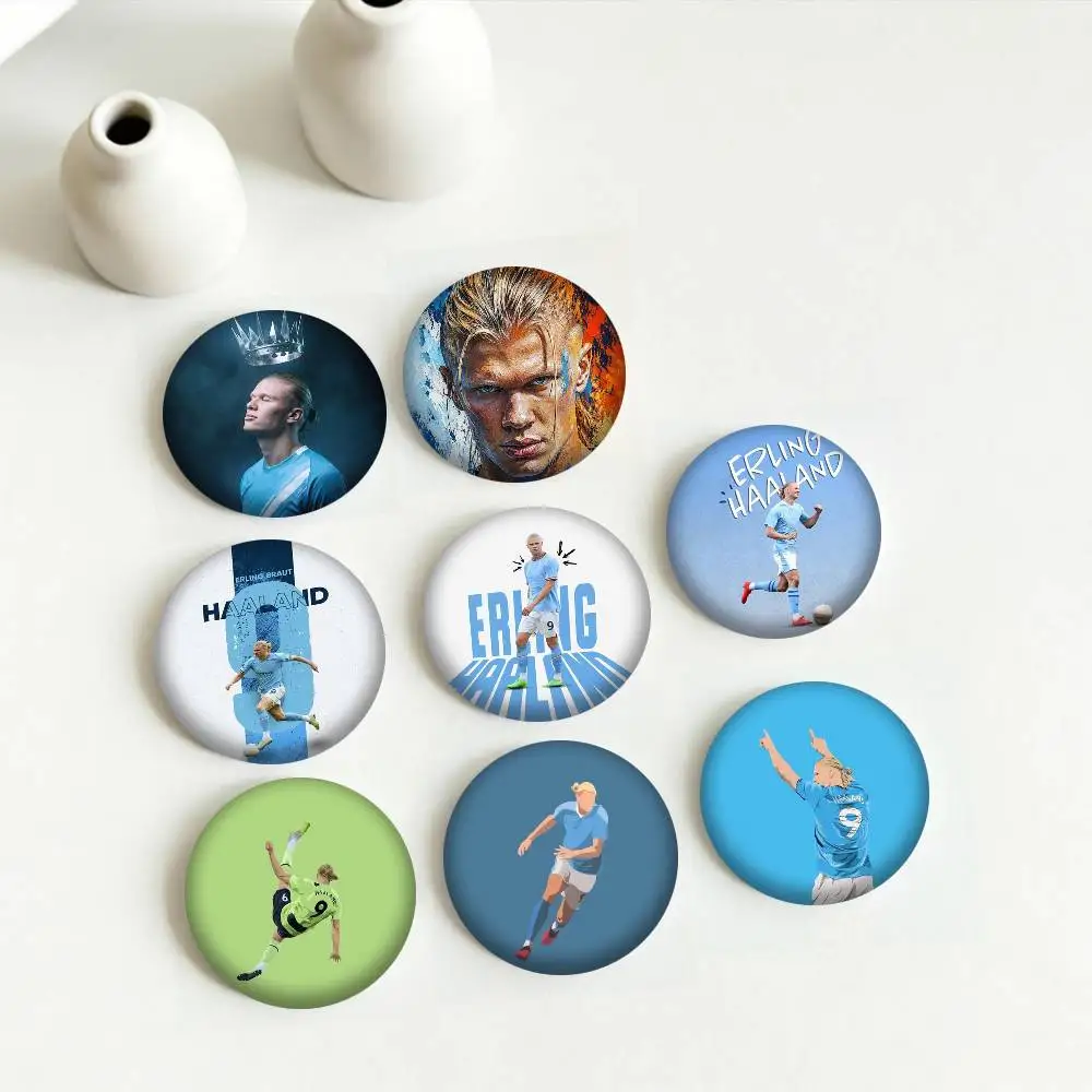 Young football star Erling Braut Haaland 25 32 44 58 75mm Badges Personalized Round Brooches Pins Accessory Gift