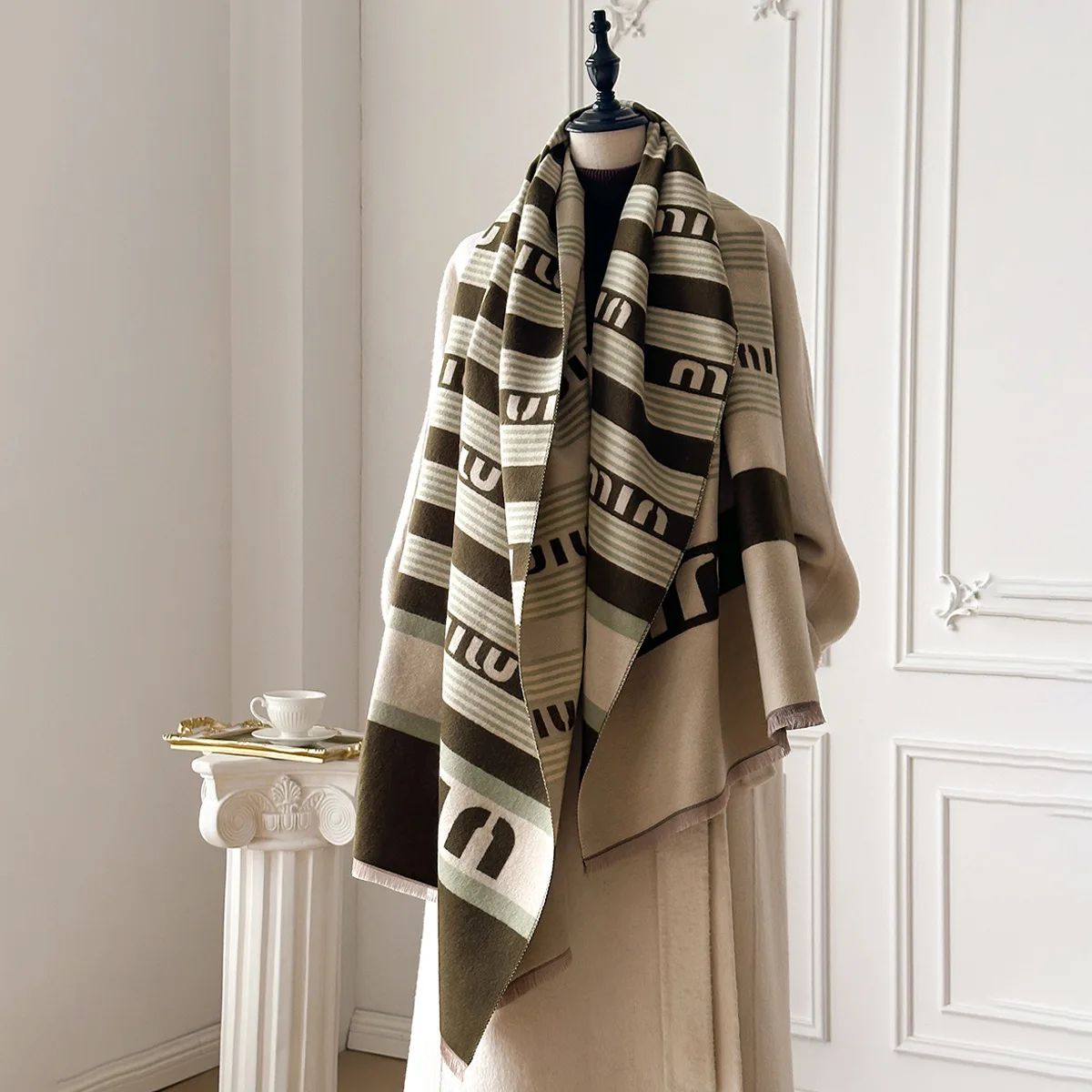 

2026 Элитный бренд, высококачественный шарф из искусственного кашемира, женский толстый теплый ветрозащитный платок, зимняя элегантная двусторонняя накидка с принтом