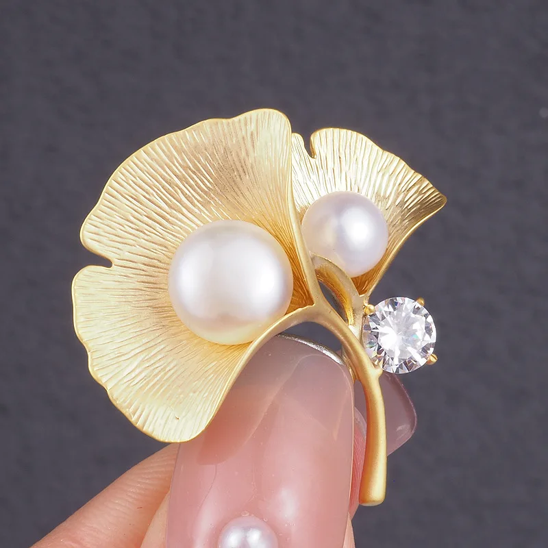 Gold Color Ginkgo Leaf Brooches Pins for Women Fashion Pearl Crystal Plant Leaf Brooch Clothing Coat Lapel Pines Jewelry