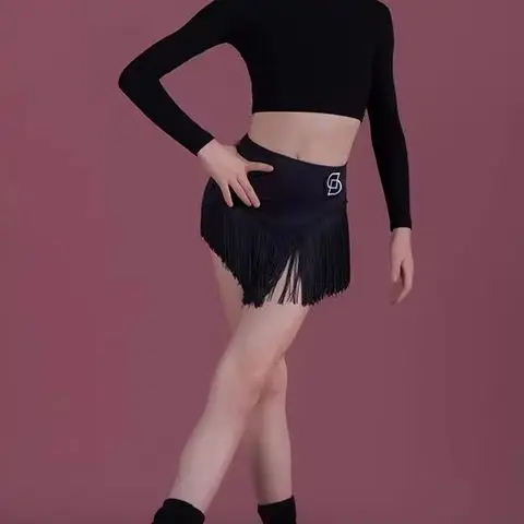 ชุดเดรสฝึกซ้อมเต้นลาตินคุณภาพสูงสำหรับเด็กผู้หญิง เสื้อแขนยาวประดับพู่ กระโปรงทรงเข้ารูป ชุดเต้นรำ