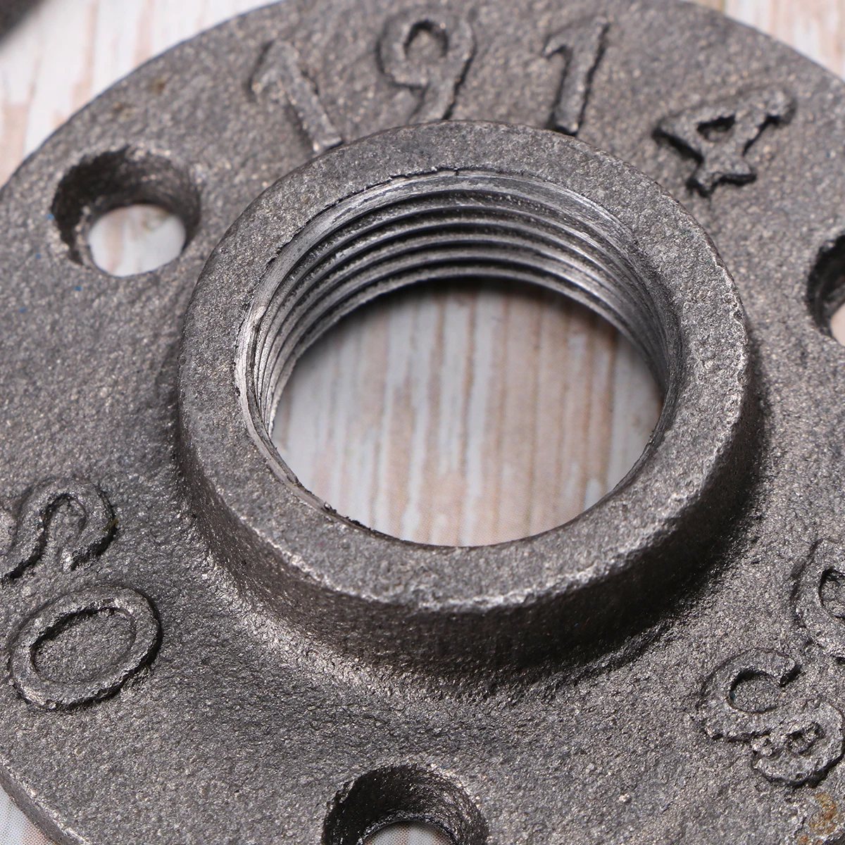 

10pcs 3/4 Inch Malleable Threaded Floor Iron Fittings Wall Mounted Flange Black Rustproof Industrial Furniture Hardware Kitchen