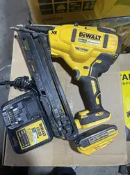 DEWALT DCN650 20V MAX XR Lithium-Ion Cordless 15-Gauge Finish Nailer,WITH 2AMP BATTERY AND CHARGER