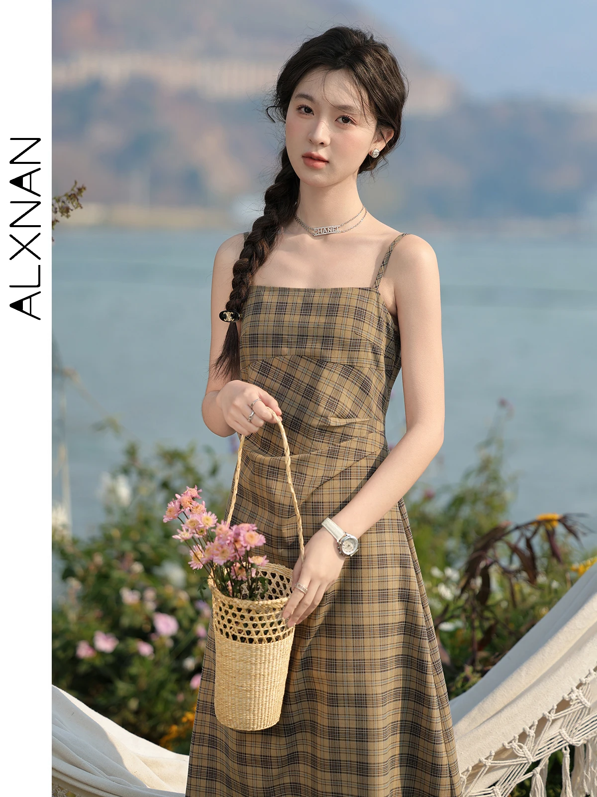 ALXNAN Summer Strap Dress for Women 2024 Spring Summer New Plaid A-line Midi Ruched Zipper Woman Spaghetti Straps Dresses L33722