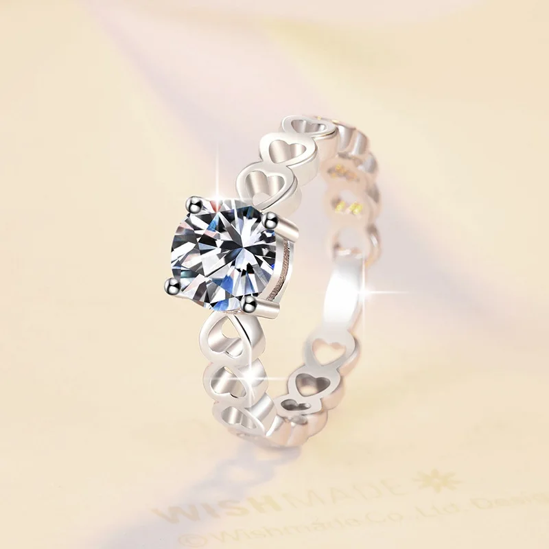 

Heart Setting four-Prong Women's Ring PT950 1 Carat Moissanite Platinum - Gentle heart, stone-protecting prongs, skin-friendly