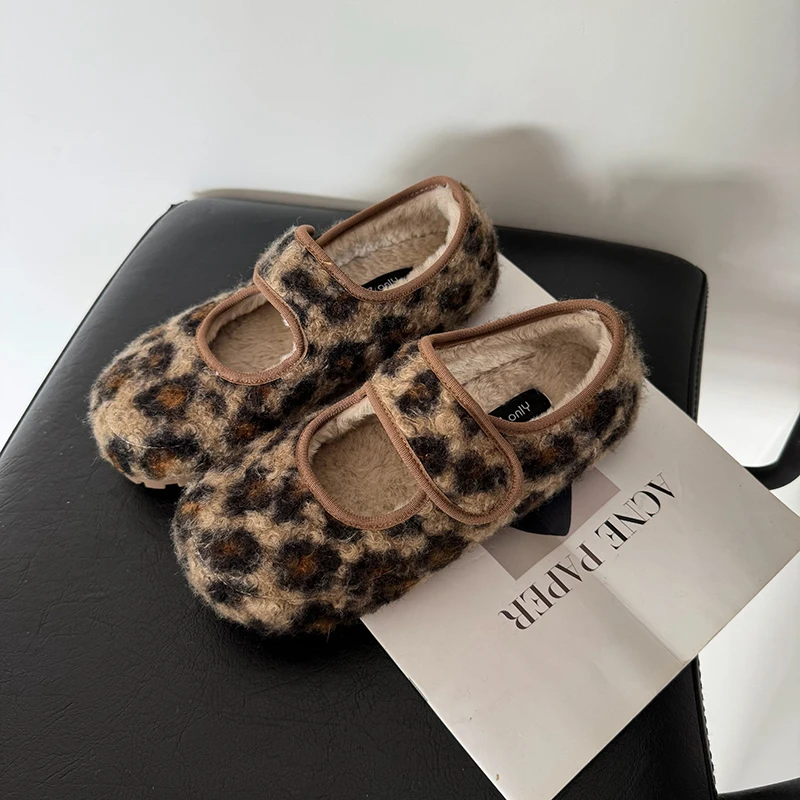 

Warm Cotton Women Flats Shoes Comfort Soft Sole Short Plush Mary Jane Shoes Outdoor Furry Shoes for Autumn Winter 2026