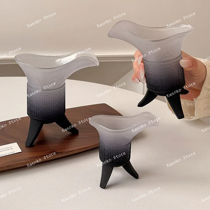 

Матовая градиентная черная чашка императора, креативная имитация антикварной благородной чашки, домашняя ретро чашка для чая с молоком, древняя чашка на трех ножках