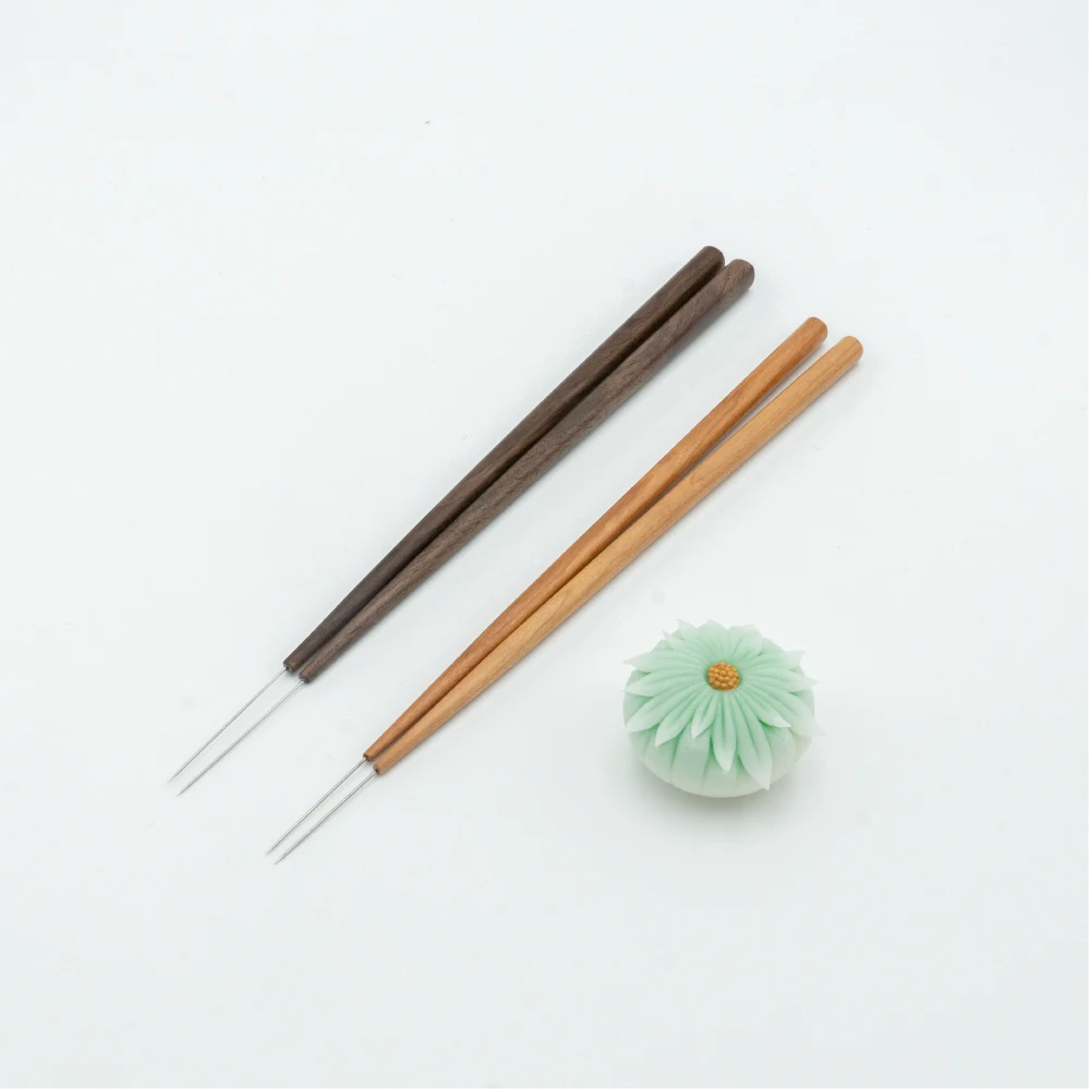 Japanese Wagashi tool Special fine steel needle Carved chrysanthemum needle in solid wood Chopstick, needle，scissors