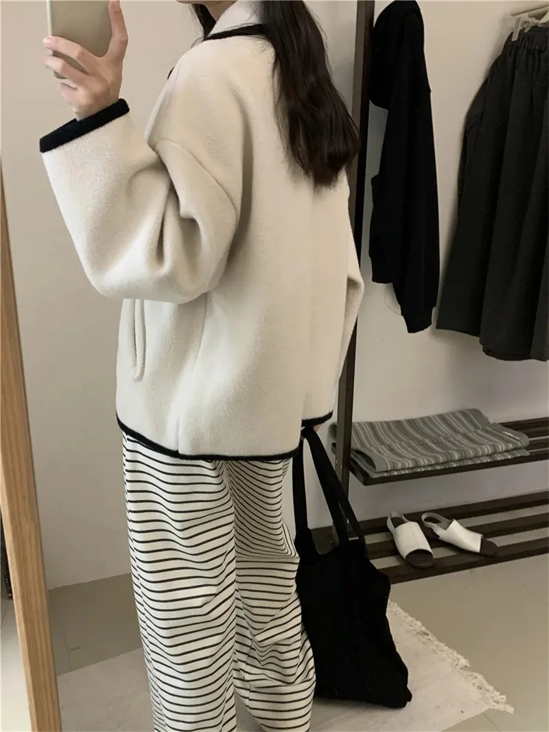 Xiaoxiangfeng Thickened Warm Cardigan Top Women's French Celebrity Vintage Polo Collar Contrast Bonded Fabric Coat Women's P179