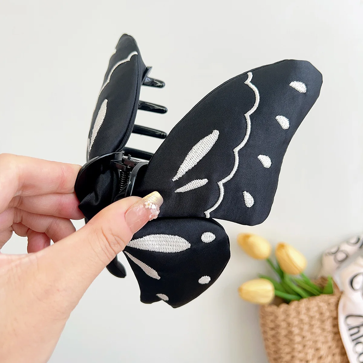 

NEW 16CM Large Embroidery Butterfly Hair Claw Autumn Winter Claw Clips INS Trendy Hair Clips for Women Girls Hair Accessories