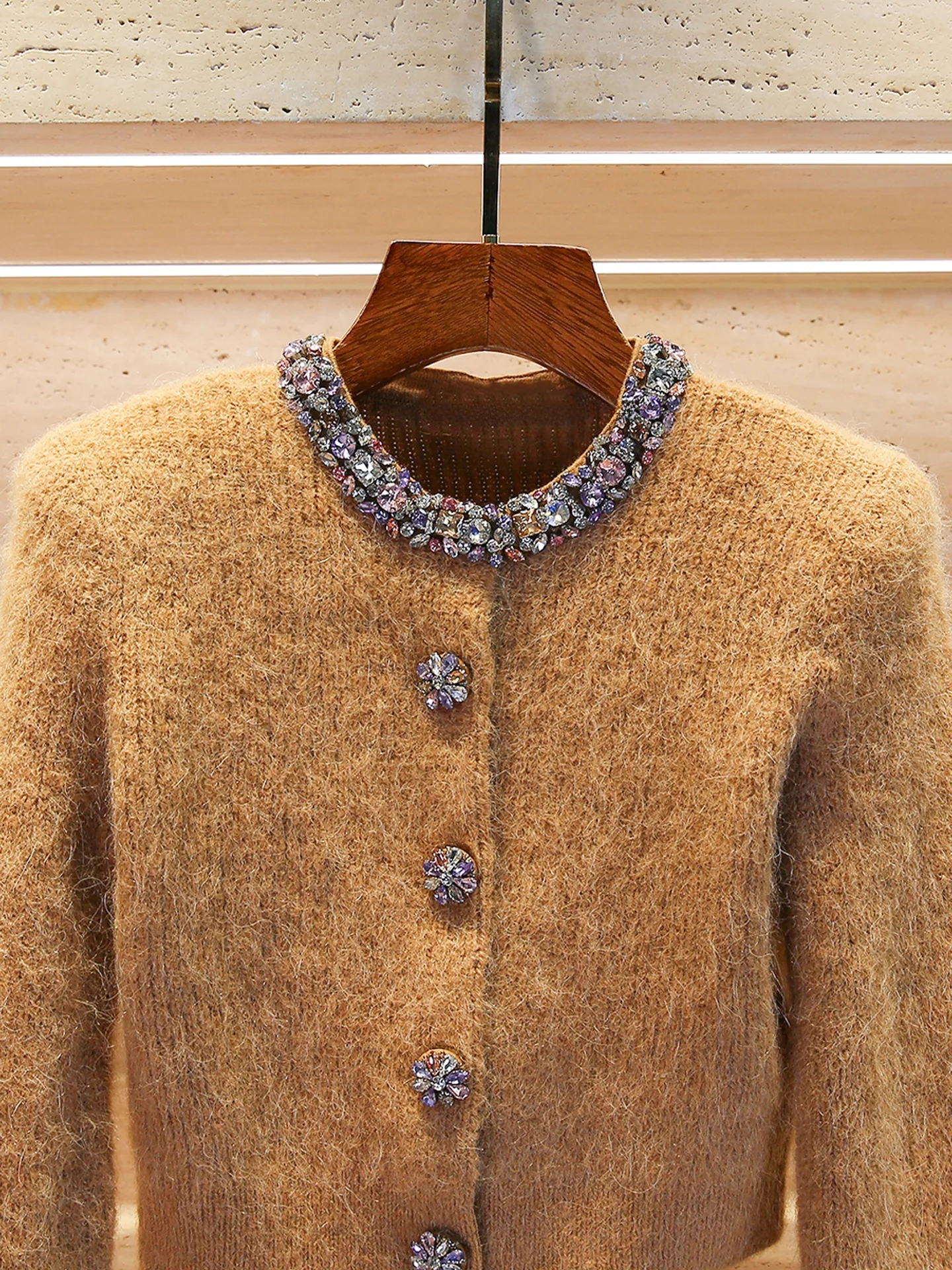 Cardigan tricoté en poils de chameau pour femmes de luxe irt avec embellissement de diamants Petite fraance Sle SP Home South Oil 2025 Autu...