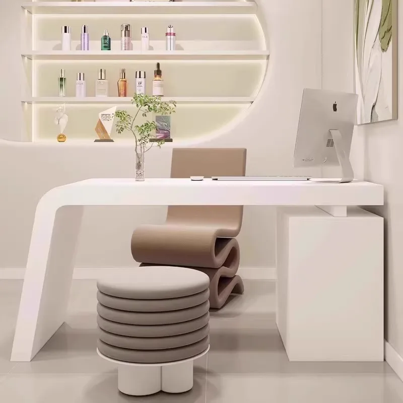 

Минималистичный офисный стол-органайзер с полками, креативный длинный прямой компьютерный стол для секретаря, необычный качественный письменный стол, мебель для кабинета