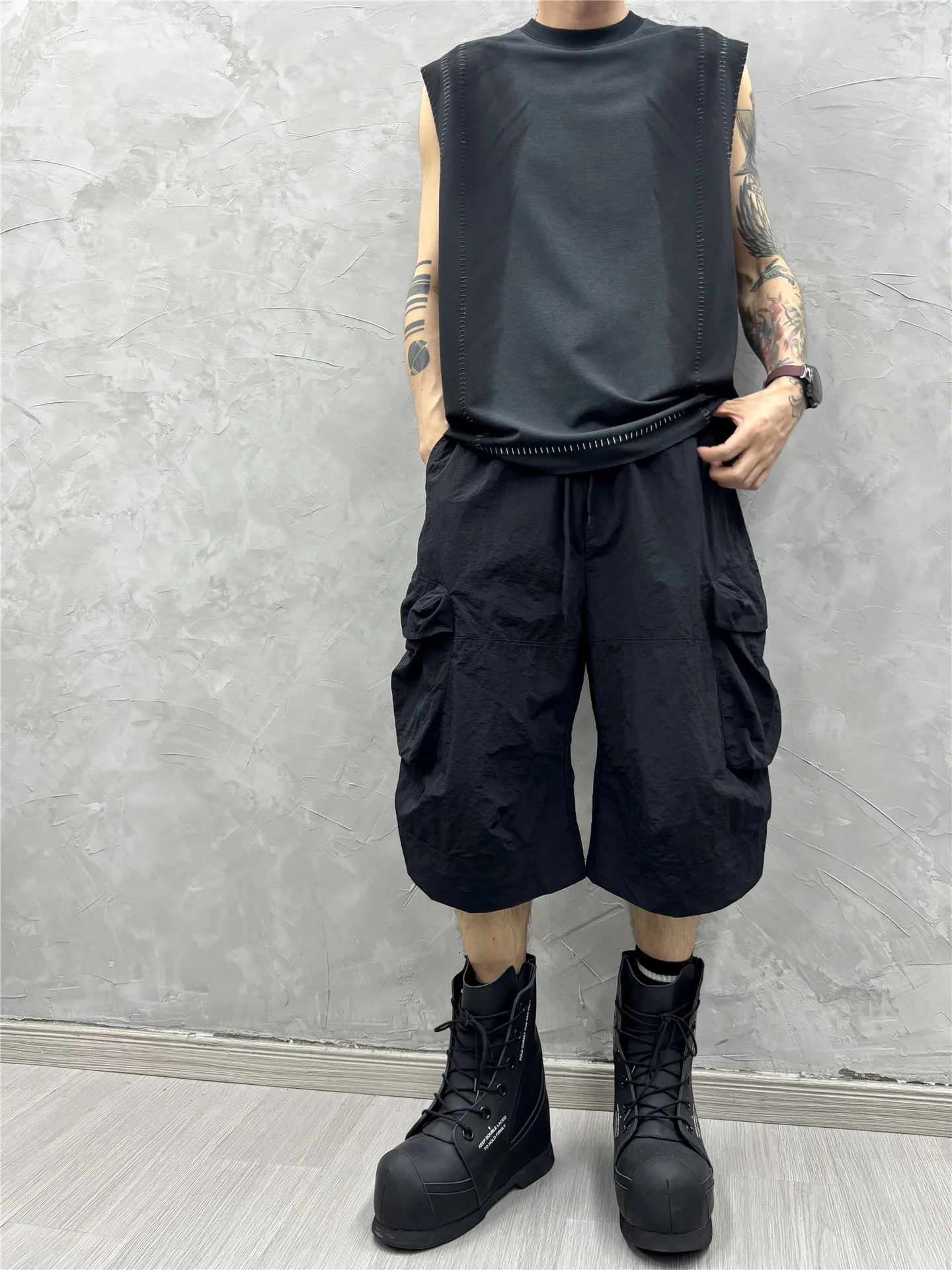 Spring and Summer Dark Large Pocket Loose Cropped Pants Relaxed Casual Shorts Trendy Wide-Leg Fashion Work Clothes Middle