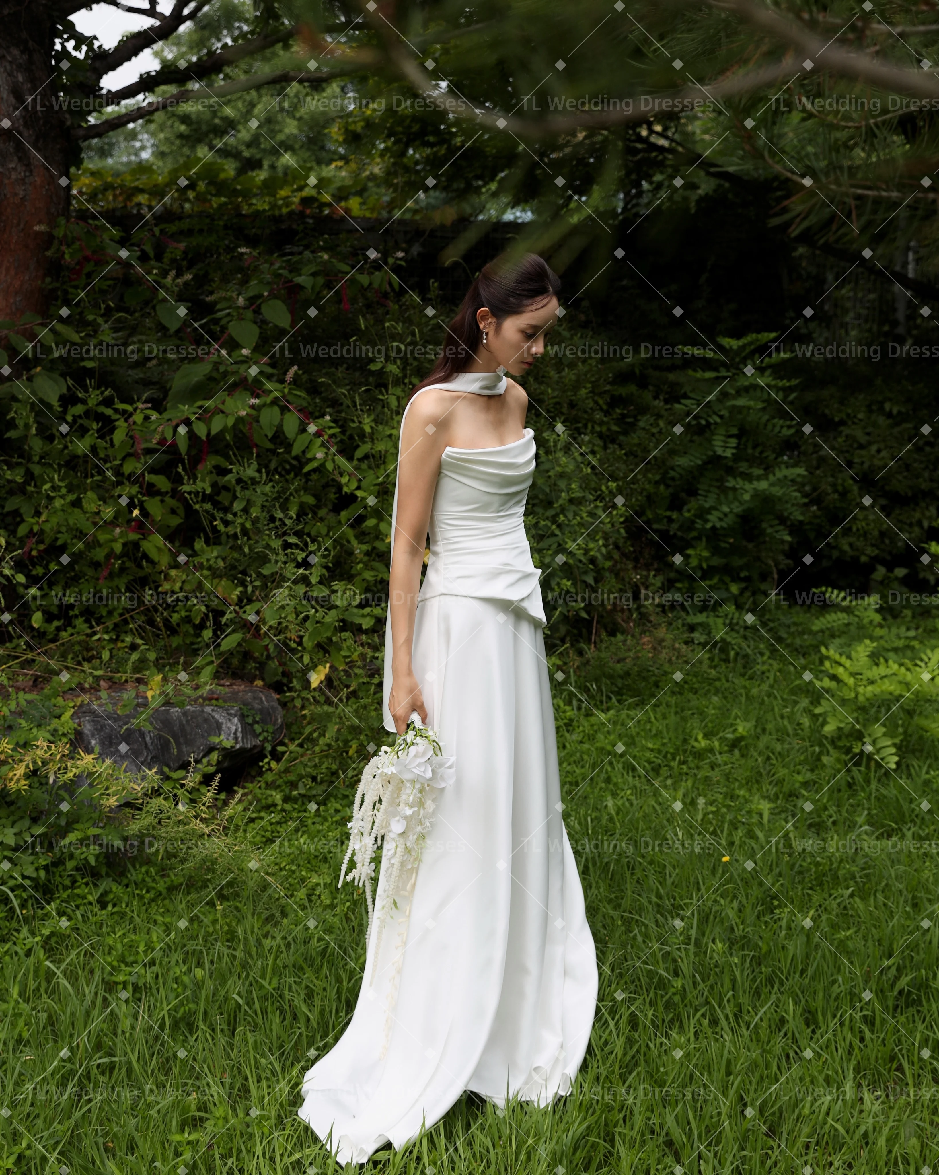 TL 2027 Customized Elegant White Strapless Wedding Dress Modern Ruched Satin Bridal Gown Long Scarf Evening Dresses