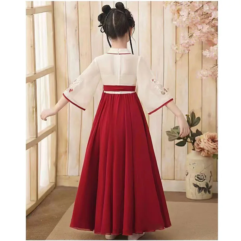 Chinese Hanfu girl\'s casual dress