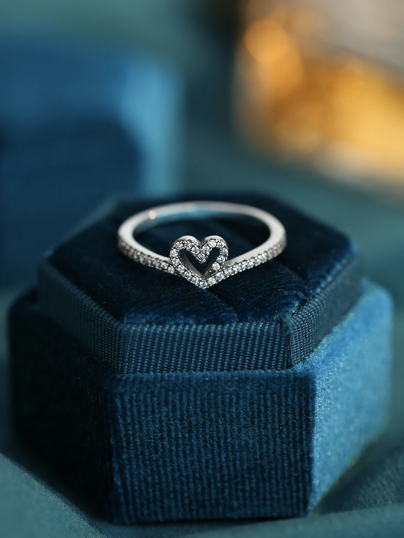 

A heart-shaped diamond ring that lasts forever
