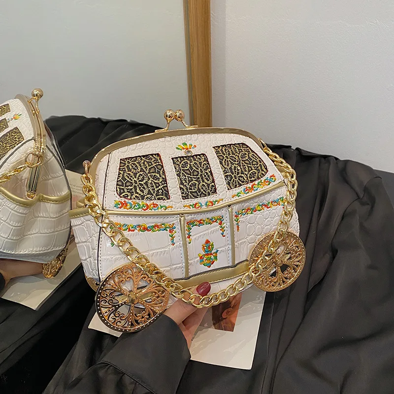 

‌2025 Summer Trendy Embroidered Carriage Bag - Unique Floral Shoulder Purse Elegant Crossbody Handbag Fashionable Boho Clutch