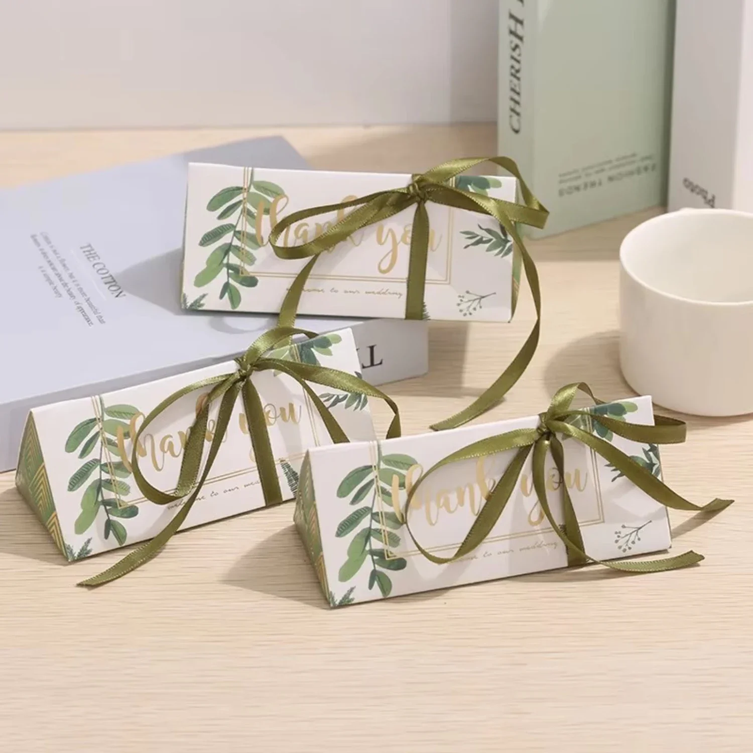 Green leaf triangle candy box, ribbon wedding cookie souvenir gift packaging box, birthday party and engagement decoration