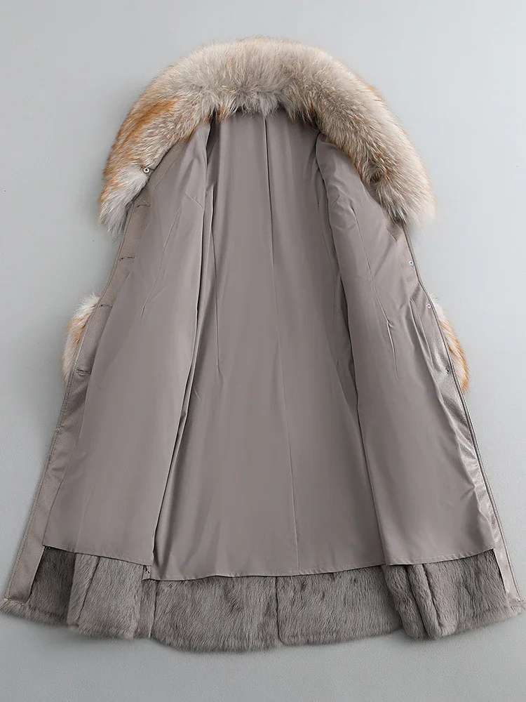 سترة جديدة متوسطة إلى طويلة من فراء الراكون وبطانة داخلية من فراء الأرانب للنساء