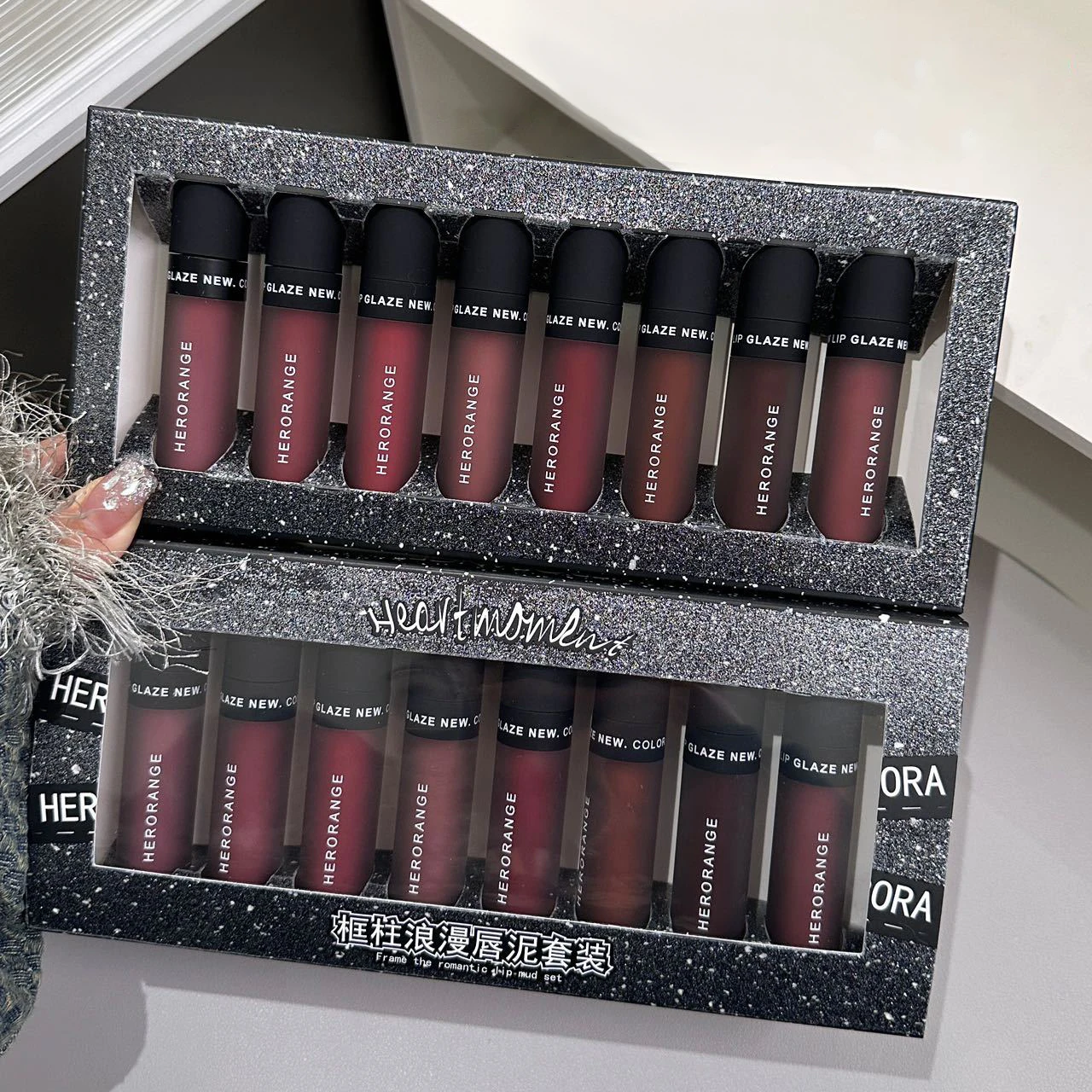 

Frame & Column Romantic Lip Clay Set 8pcs Vegan White Lip Glaze Matte Matte Velvet Lipsticks
