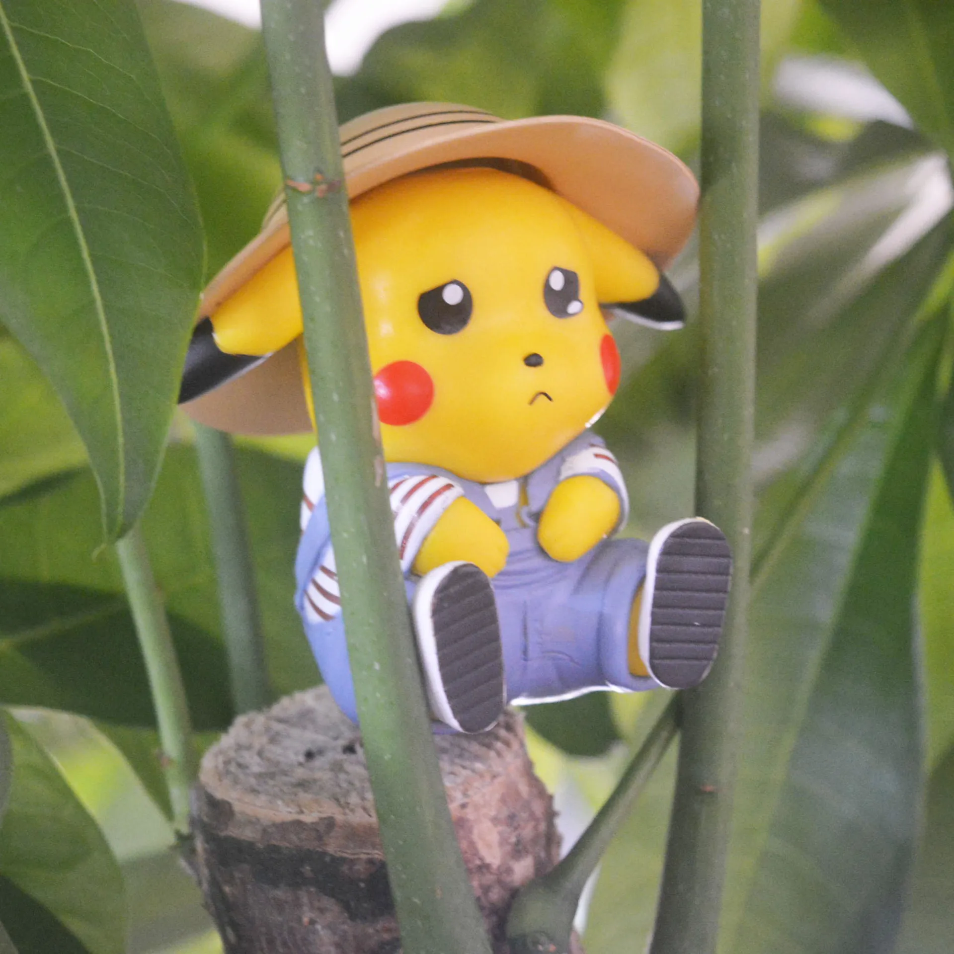 8CM Pokemon Pikachu seksowne Anime figurka Kawaii modne ciuchy Trend zabawki modele lalka wewnątrz wystrój samochodu ozdoby prezenty dla dzieci