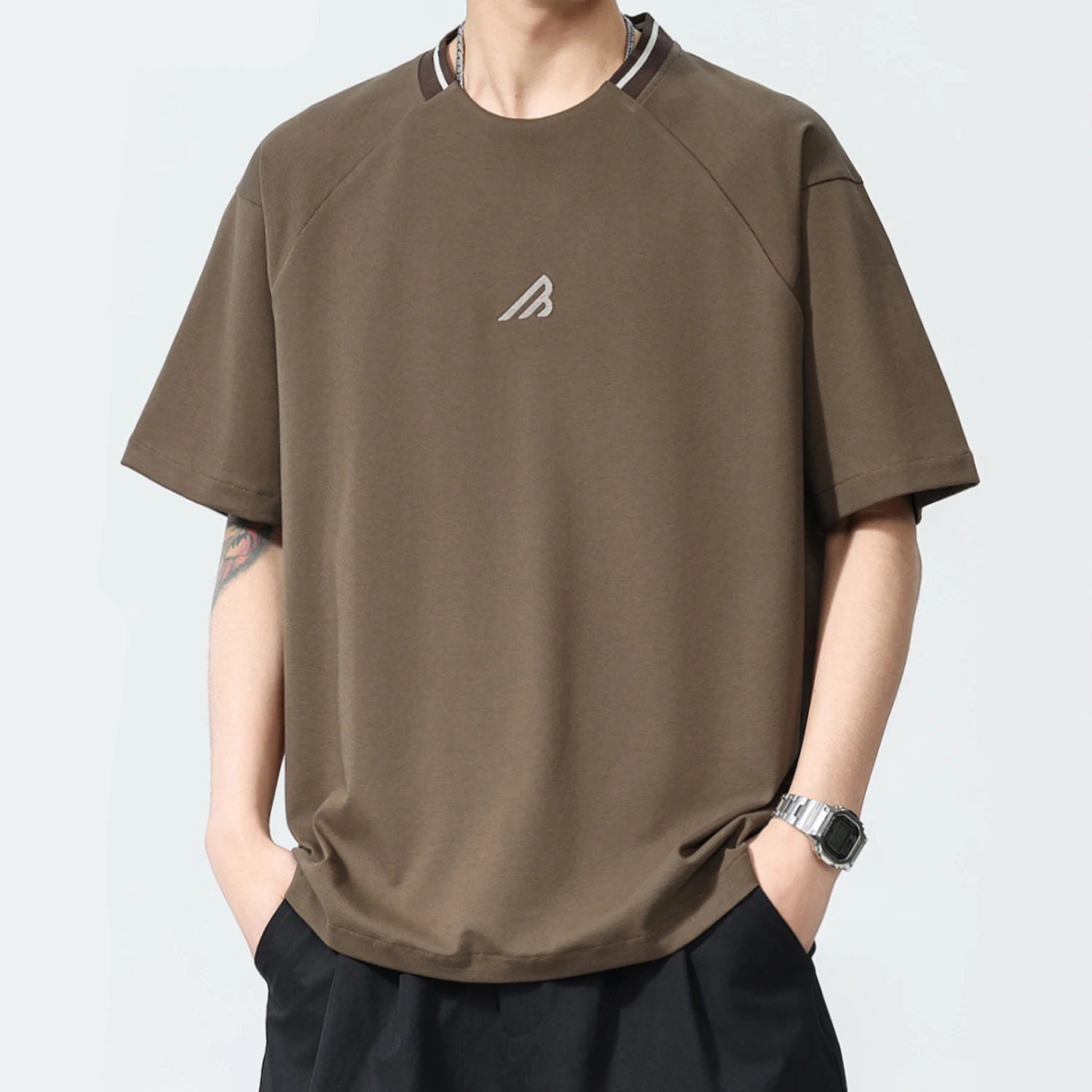 

2025 New Solona Ice Silk Thin Cool Short Sleeve T-shirt for Men's Summer Large Loose Round Neck Shirt, Brown Casual Short Sleeve