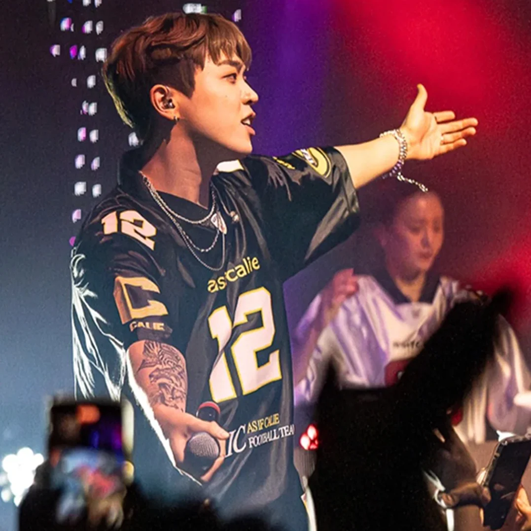 تي شيرت ASIFCALIE رقمي ثلاثي الأبعاد مطبوع على الطراز الأمريكي فضفاض لكرة السلة وكرة القدم بأكمام قصيرة.