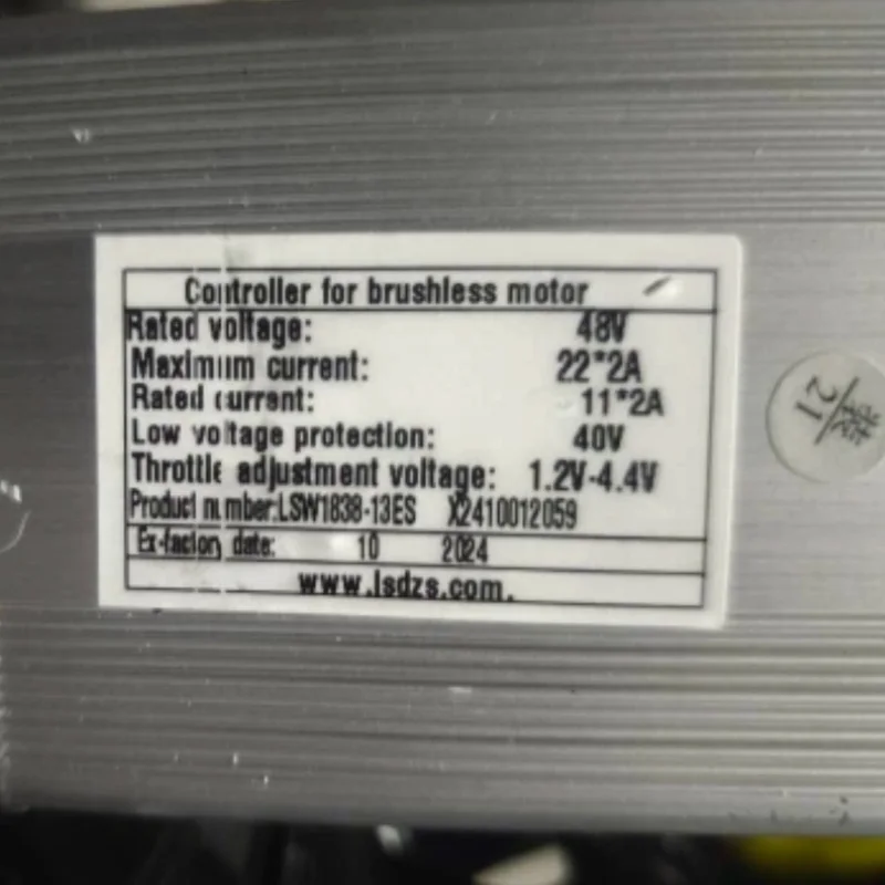 

Ebike Brushless Motor Controller LSW1838-13ES 48V 22A Suitable for Electric Bicycles Scooters Fat-Tire Bikes Speed Controller