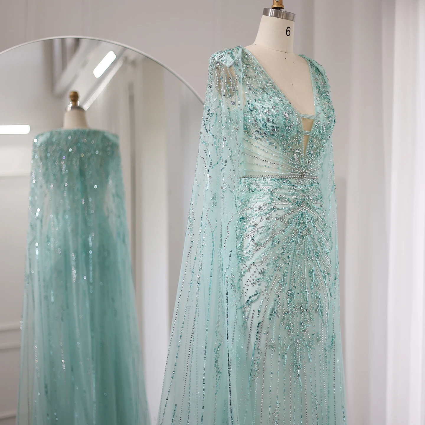 Sharon Said Luxuriöses Dubai Silbergraues Meerjungfrauen-Abendkleid mit Cape, V-Ausschnitt, Türkis, Arabian Nights Ballkleid SS397, Maßanfertigung – Detail 15