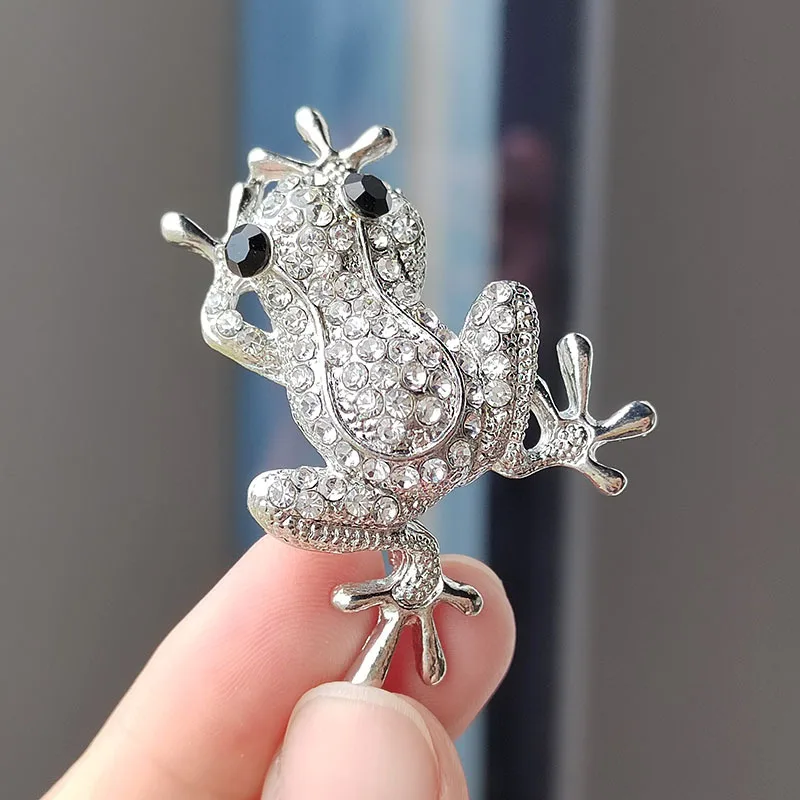 1PCS Luxury Green Frog Brooches for Women Men Vivid Animal Alloy Brooch Pin Fashion Men Suit Coat Accessories Rhinestone Jewelry