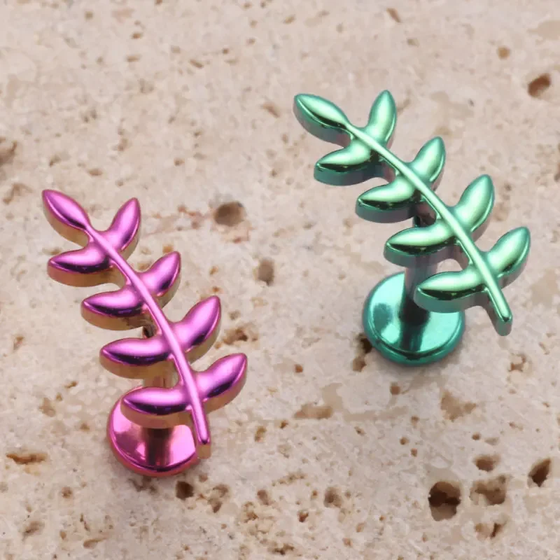 ASTM F136 티타늄 피어싱 16G 18G 내부 스레드 잎 귀걸이 플랫 Tragus 코 스터드 Labret 아노다이징 바디 피어싱 쥬얼리
