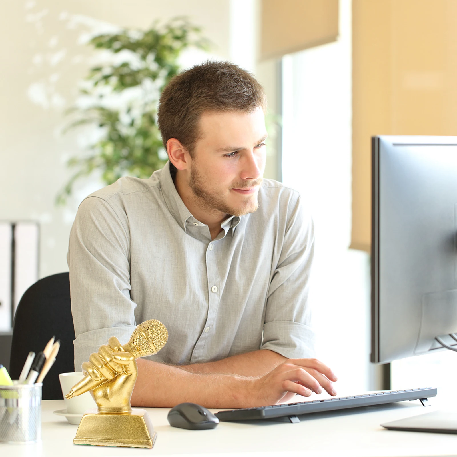 

Музыкальный трофей, награда за поющие соревнования, декоративная золотая мемориальная статуя в форме микрофона, трофеи из смолы, золотой бег для детей