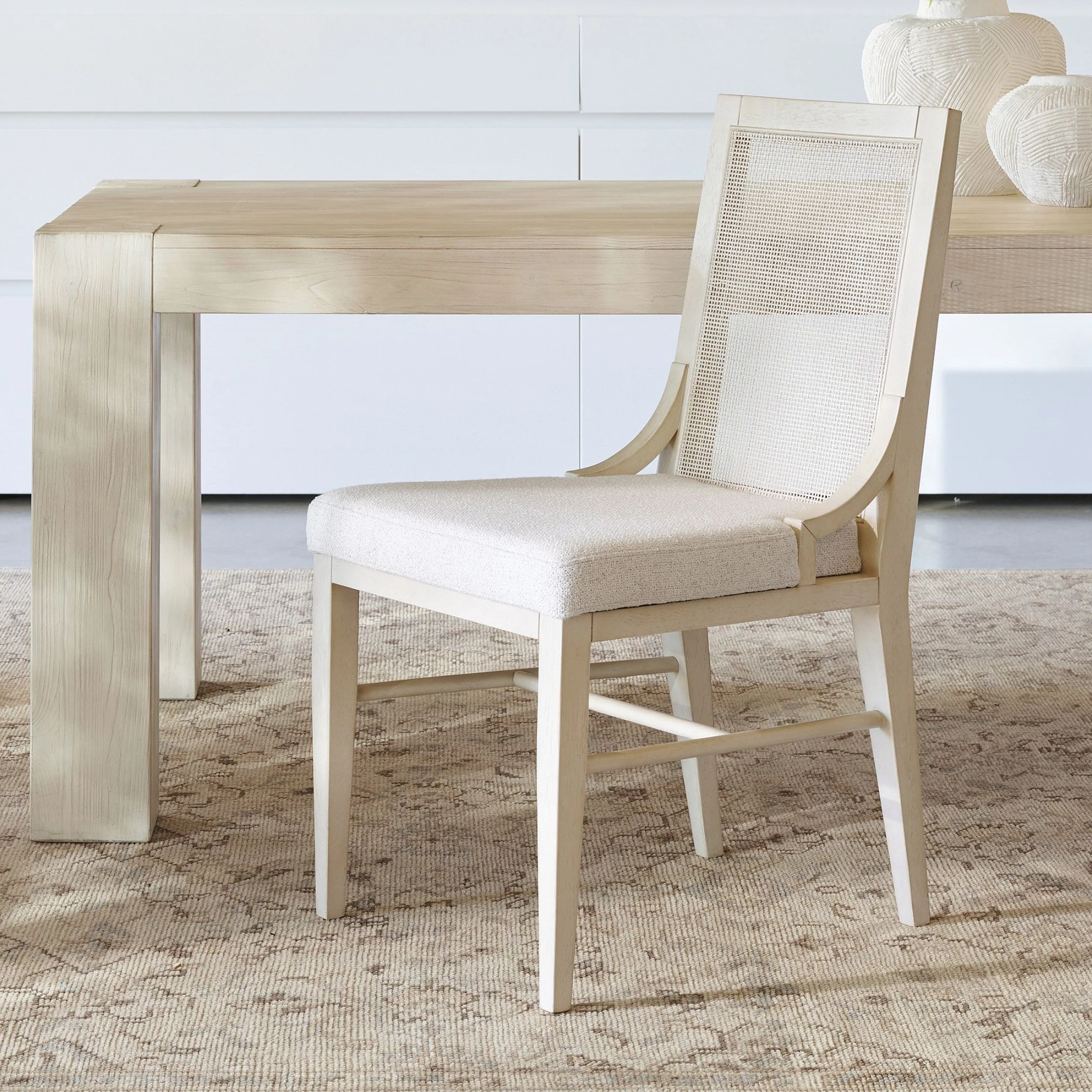 qt-Hot Seller Solid Wood Dining Chair Oak/Pine/Acacia Modern Design for Home Office & Hotel Vietnam-made Dining Room Furniture%