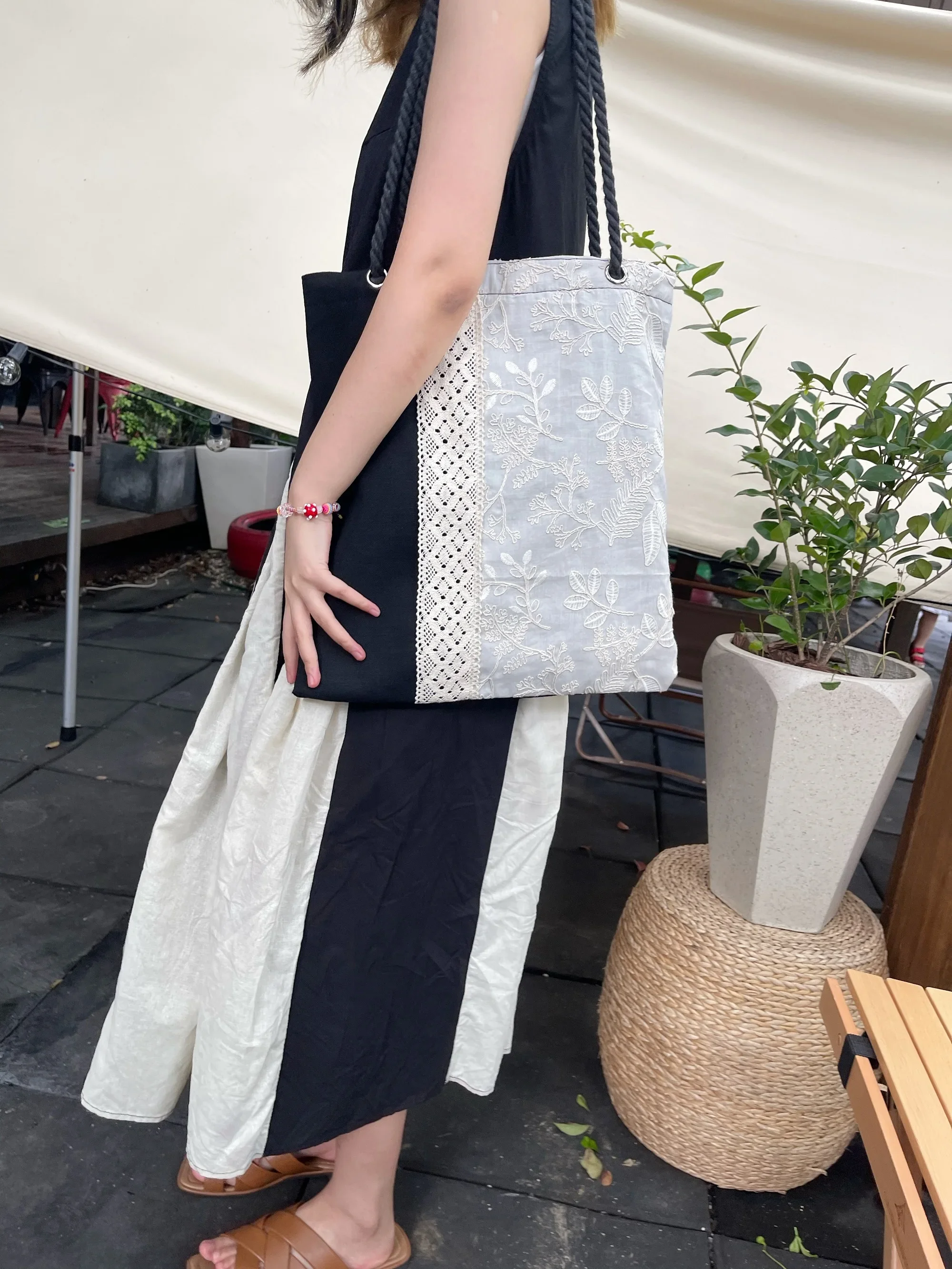 

Embroidered Lace Patchwork Canvas Retro Cloth Bags for Women Color Blocking Niche Design Shoulder Bag