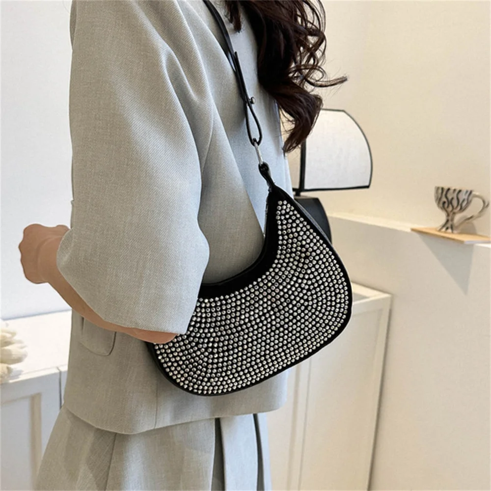 Women\'s Fashion Studded Underarm Bag Retro PU Leather Shoulder Bag Casual Handbags