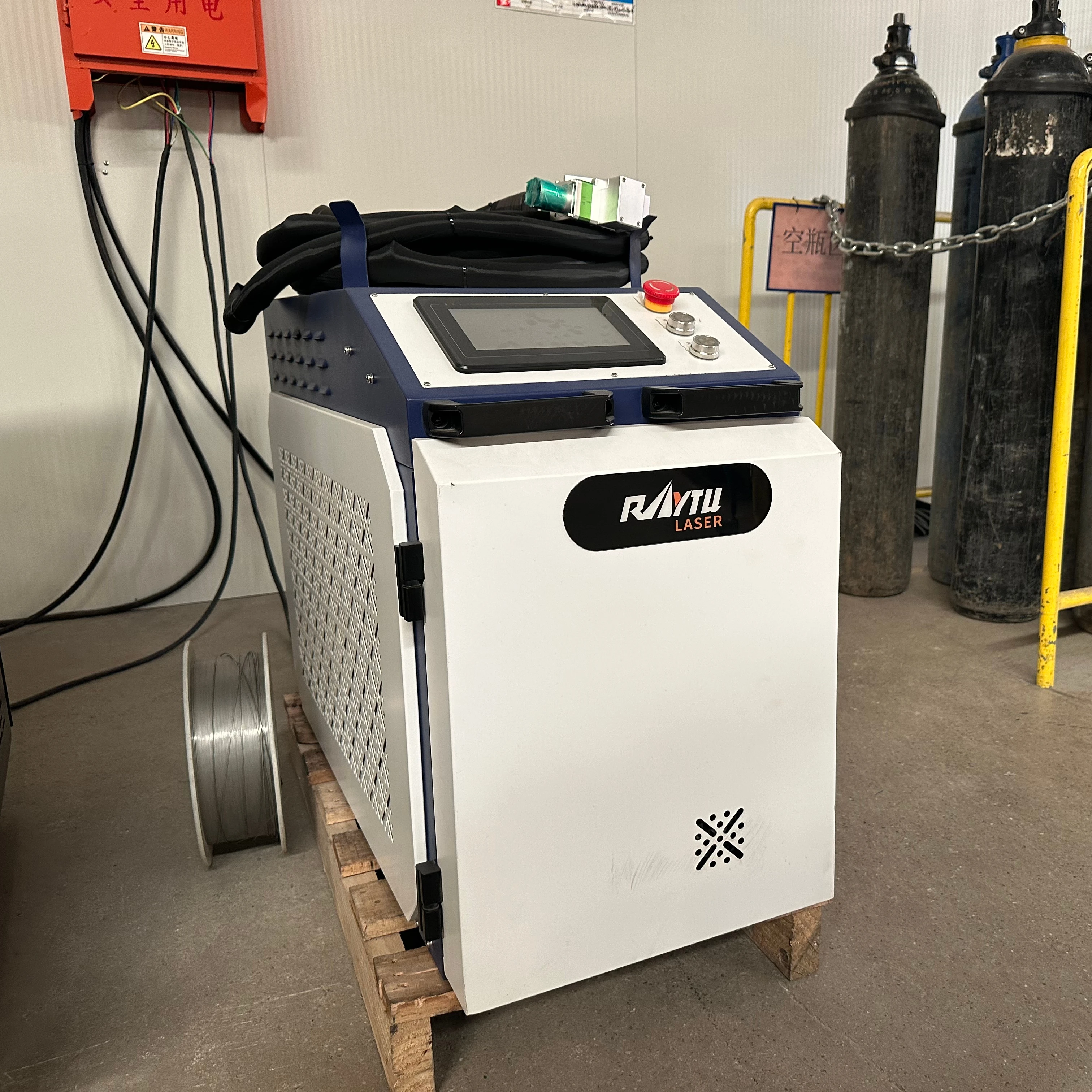 Small Pulse Efficient Convenient 1000W 1500W 2000w  Laser  Cleaning Machine for Multiple Metal