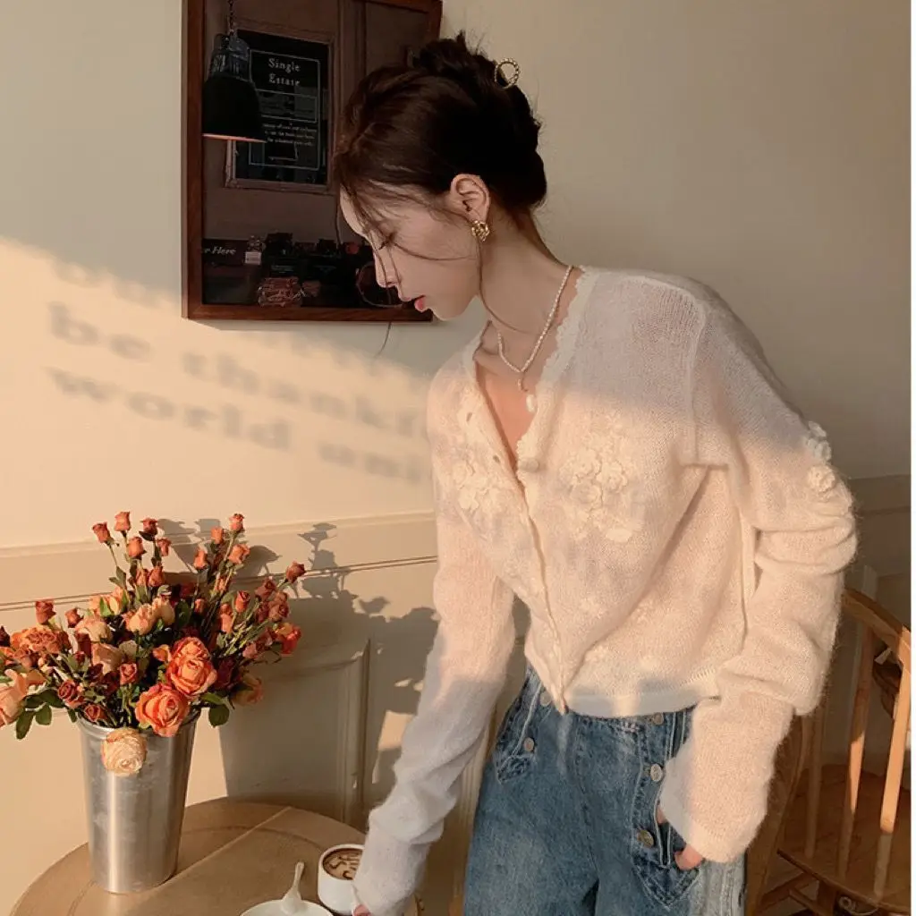 Korea Frauen Luxus süße Blumen Stricken Langarm V-Ausschnitt Strickjacken Winter Vintage elegante einreihige dünne Pullover