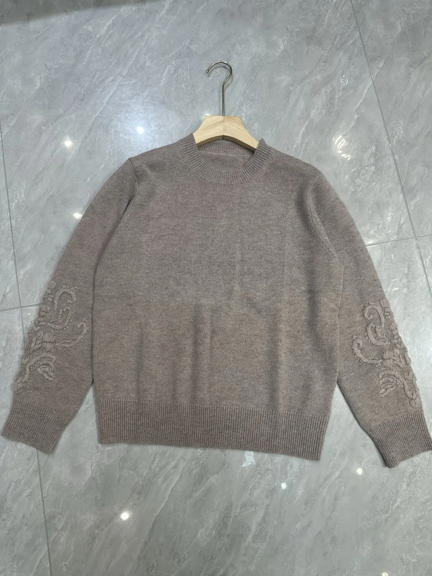 2026 Autumn/Winter New High-Quality Fashion Cashmere Sweater With Hand-Embroidered Sleeves For Women