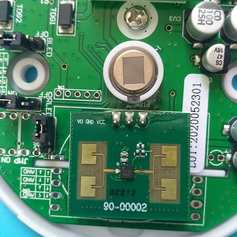 The human body has sensors that output RS485 signals for detecting guest rooms and emitting infrared rays outdoors.