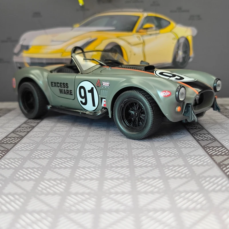 1:22 simulation Ford sports car alloy model car doors and engine hood, trunk can be opened has simulated sound and lighting view 5